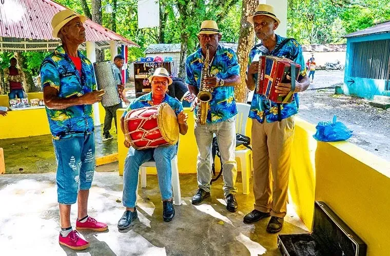 Puerto Plata: Monkeyland, Damajagua & Buggies · 4